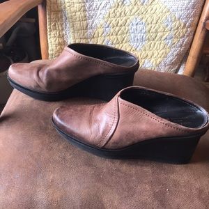 Donald J Pliner wedges